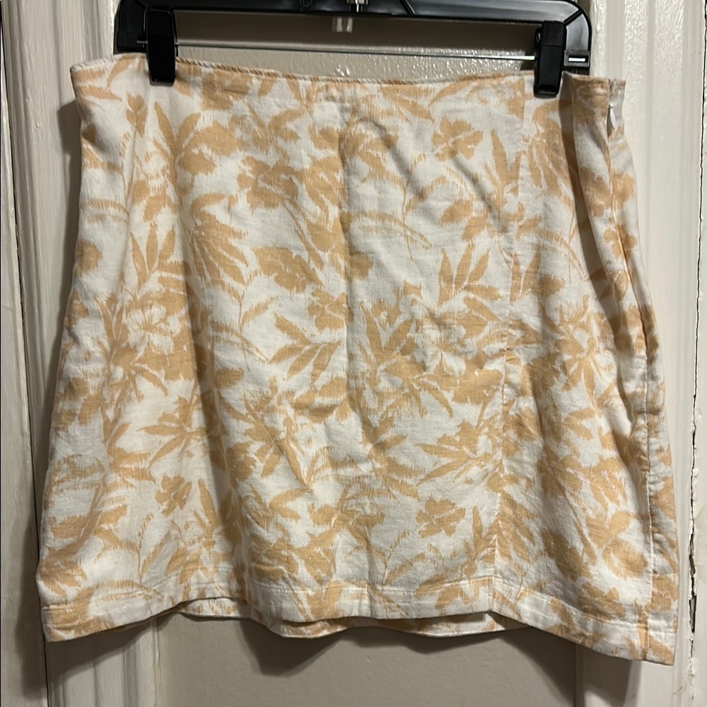Abercrombie & Fitch Tan and White Floral Skirt